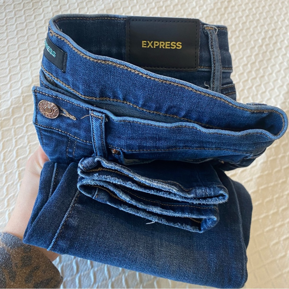 Express Dark Blue Mid Rise Jeans/Jegging. Size 6 Regular.